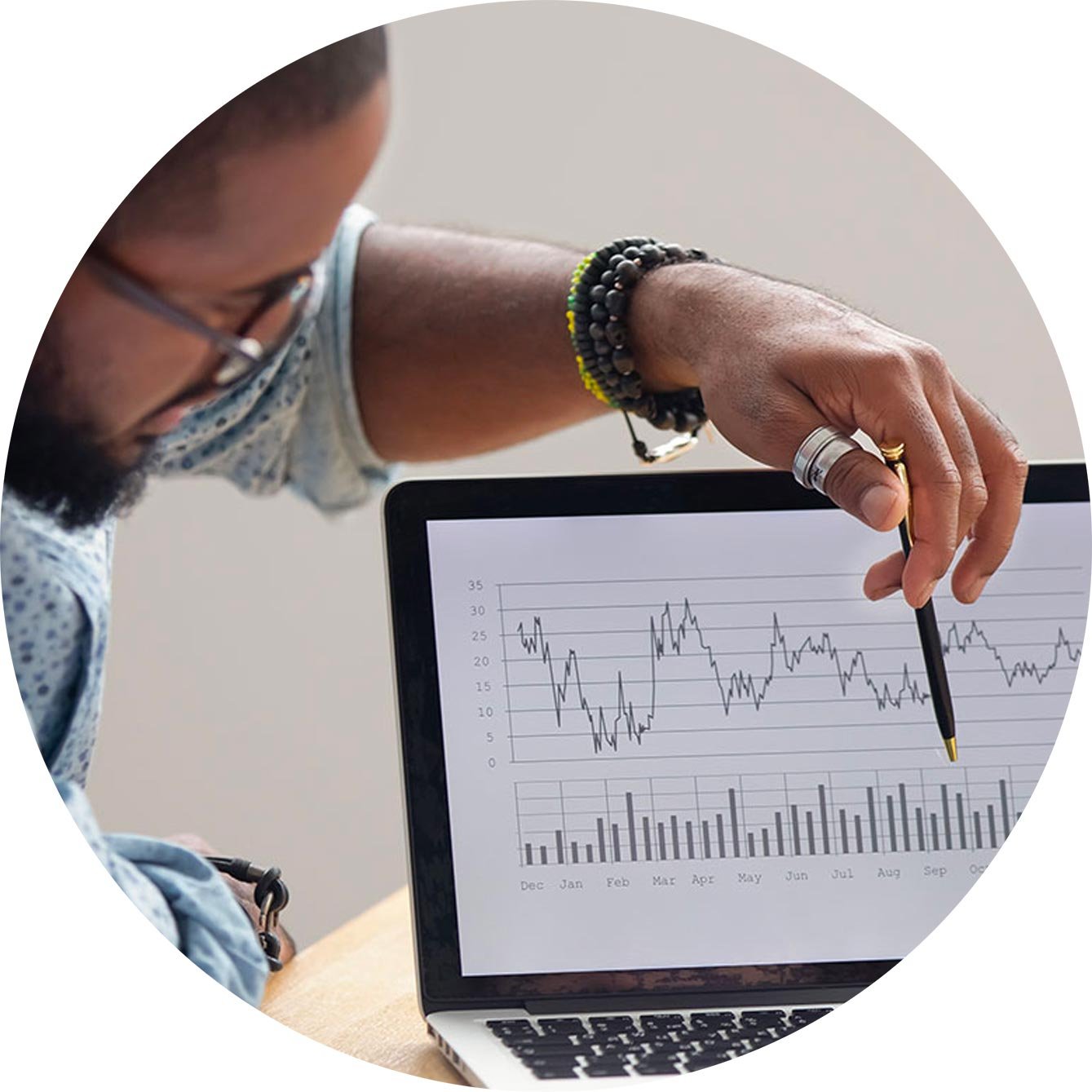 Black-man-pointing-to-chart-on-computer