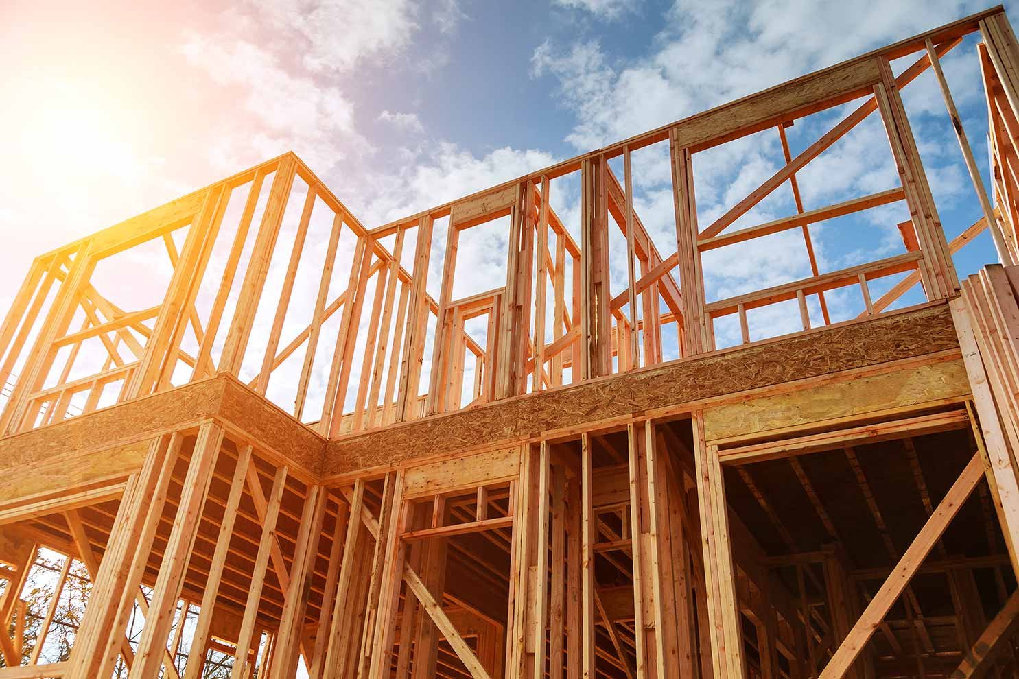 Builder with clipboard and final walkthrough inspection checklist