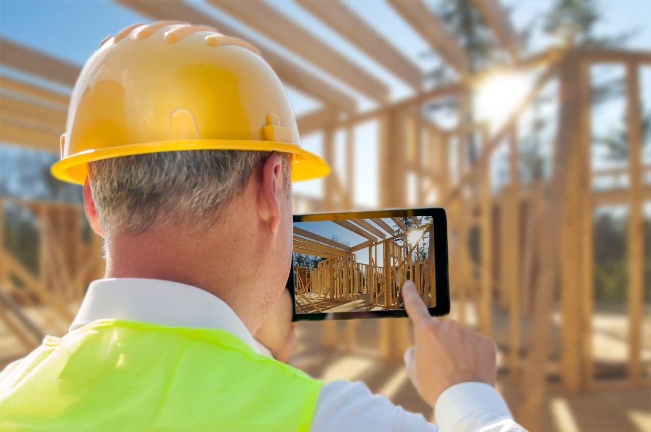 home builder posting a real time update to home buyer via construction communication app 