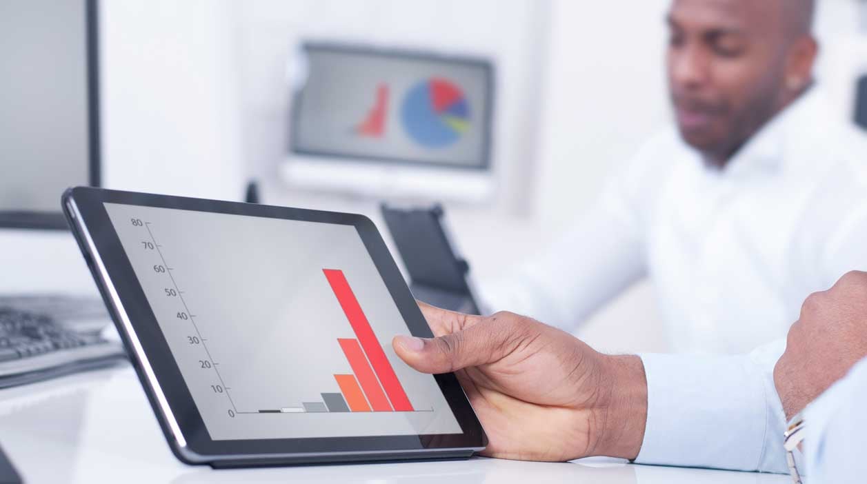 ipad-with-cx-metrics-chart